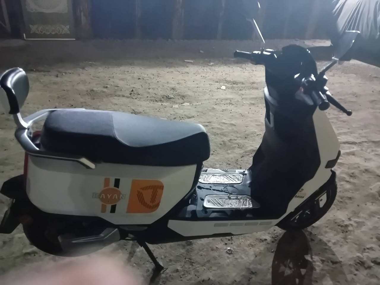 السلام عليكم دراجه شحن للبيع سعر مليون وبي مجال الي يريدها يتصل عل هاذ الرقم ***********

