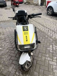 شباب دراجه شحن شوفت عينك نضيفه بطاريات ٦ البيع مستعجل عله بيعته  مكاني...