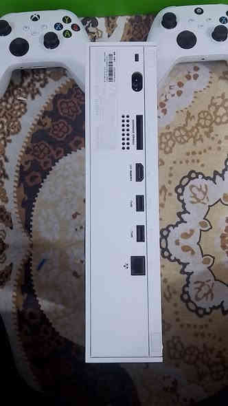 سيريس اس جهاز استخدام قليل جدا +يده الاصليه مالته +يده إكس بوكس وان الاصليه شغالات بدون اي تقطيع . وجهاز مكفول من كلشي تجي بعينك وشوف . مكاني بغداد الشعب رقمي . ***********متواجد فيس وتساب
سعره 325 . قفل
