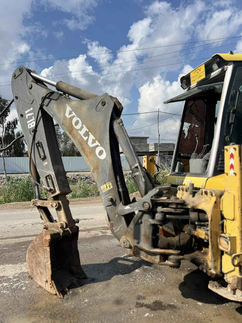 حفاره فالفو 2004 رقم اربيل للبيع
‭0773 065 1977‬
