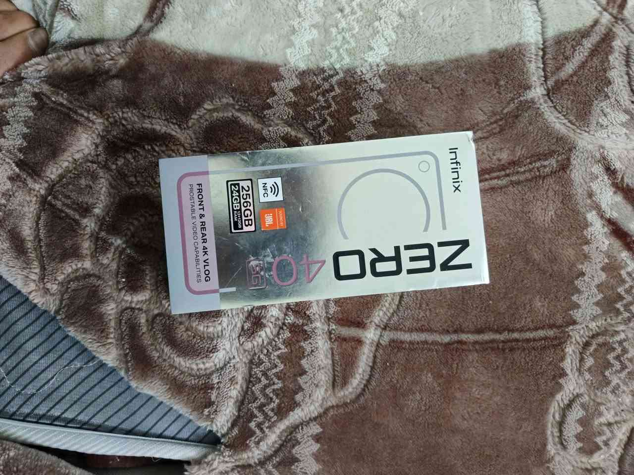 السلام عليكم للبيع ذاكره 256 وهذا رقمي ***********
