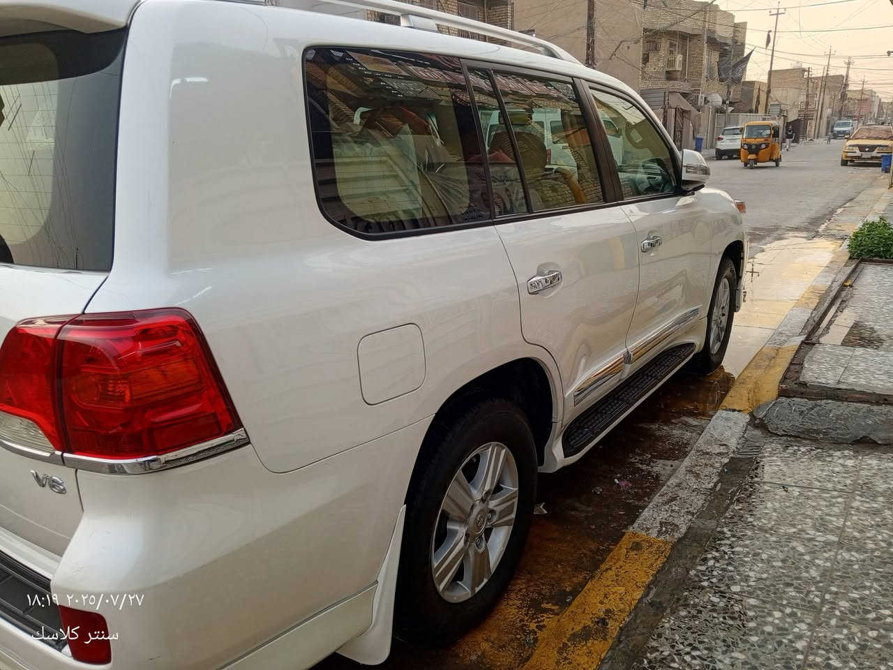 لاندكروز موديل 12 فطيم كفاله ماشيه 140قابل لزياده.شرط فيت بم الشركه ممفتوح مكاني بغداد *********** السعر 350$
