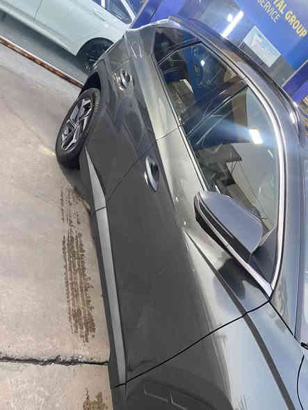 السلام عليكم.. للبيع فقط 
توسان هايبرد 2023 رقم بغداد 
المواصفات لمتد اعلى فئة فول ١/١ 
(تتقدم و ترجع بالريمونت)
حادث قطعة وحدة باب مبدل اصلي 
يعني السيارة بدون صبغ كلها مكفولة

ماشية ١٨ الف ميل

السعر ٢٢٥ و بيها مجال 

 بغداد الجادرية ***********
