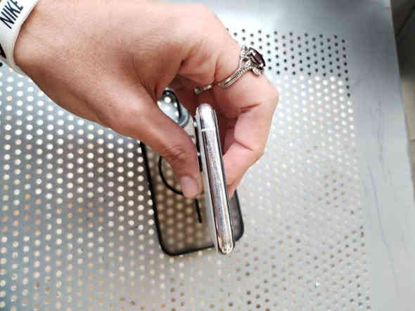 السلام عليكم ايفون. 11 برو فقط ذاكره 64 بطاريه 71 الجهاز وتر مو عادي نضافت الجهاز بل صور الجهاز مداخل صيانه ابد  سعره 280 او بي مجال بصيط ***********متواجد واتساب مكاني بغداد
