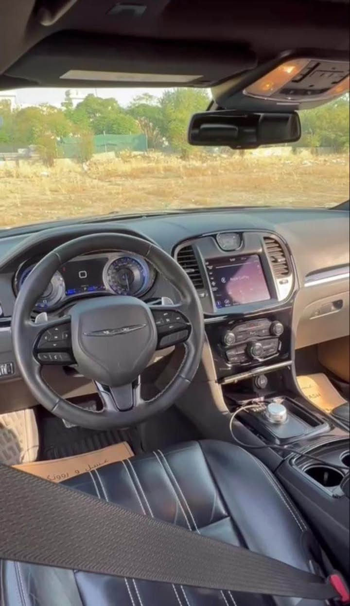 Chrysler 2021 300 S 
کلین تایتل
فول فول مواسەفات ١/١
رەقەم و سەنەوی هەزە نوێیە 
بەناوی خۆمە 
*********** 
شوێن هەلێر أربيل, العراق
