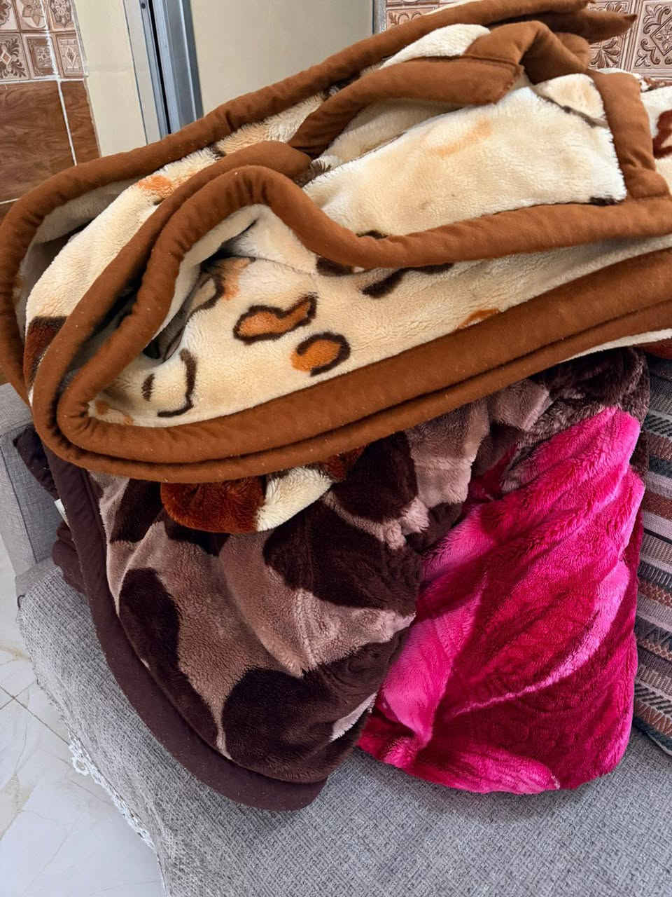 يوجد غسل زوالي المتر الف دينار يوجد غسل بطانيات، مدات ،جودليات، دواشك ،الحاف ، يوجد توصيل 
***********
