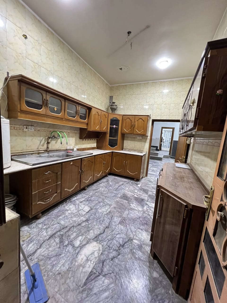 🏠دار للأيجـــــــــــار

فـٓـــي حــــــي الحگــــــام  قـــــرب مــــــول الحســــــن (ع)
_________________
المساحــــــة // 150م
الواجهـــــــــة // 7.5م
النـــــــــــــــزال // 20م
_________________

🧱🏗️ #الطابــــــــــــــق #الأرضـــــــــــــي
غرفــــــــــة وصالـــــــــة وهـــــــــول ومطبـــــــــخ ومجمــــــــــــع صحيــــــــــات وگــــــــــراج ...
🧱🏗️ #الطابــــــــــــــق #الثانــــــــــــــــي
غرفتيـــــــــــن وهــــــــــول ومجـمــــــــع صحيـــــــــات ...
_________________

____________💲
قيمــــــــــة الأيجــــــــــار مليـــــــــون  نهائــــــــــي
____________💲

_________________
#مكتـــــــــب
          🧱🏗️أمــــــــلاك بابــــــــل للعقـــــــار🧱🏗️
#الكائـــــــــن
   شارع_الكرامة_قرب_الضريبة_مقابل_التخطيط_العمراني
         ***********📞☎️📞***********
_____________________________________________
