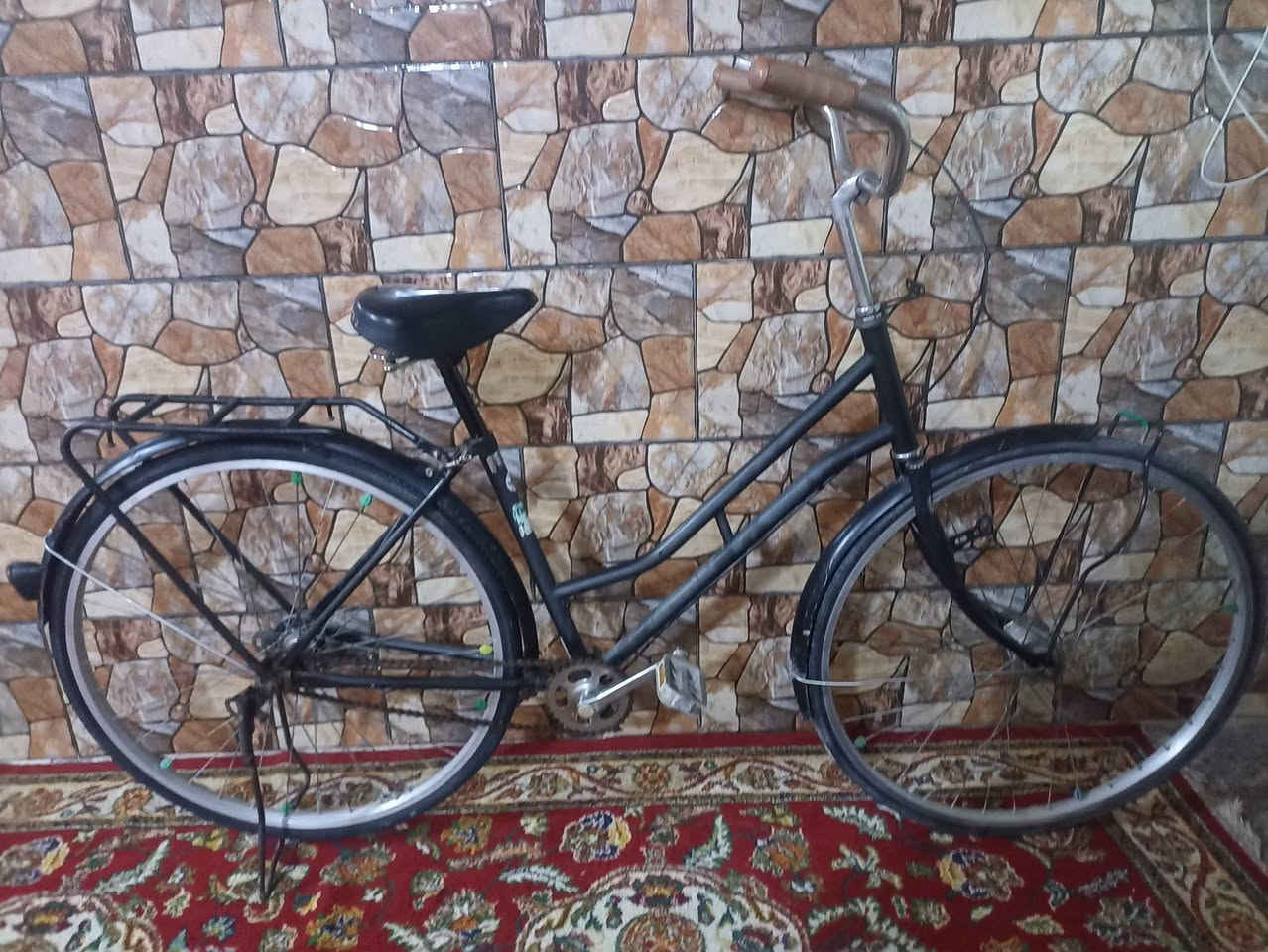 باسكلات للبيع العدد: 2 اسود و ازرك.
سعرهن اثنيناتهن²:(50الف قفل🔒). 
مكاني: حله مركز مدينه. 
للتواصل: خاص مفتوح+ واتساب مفتوح. 
***********.
