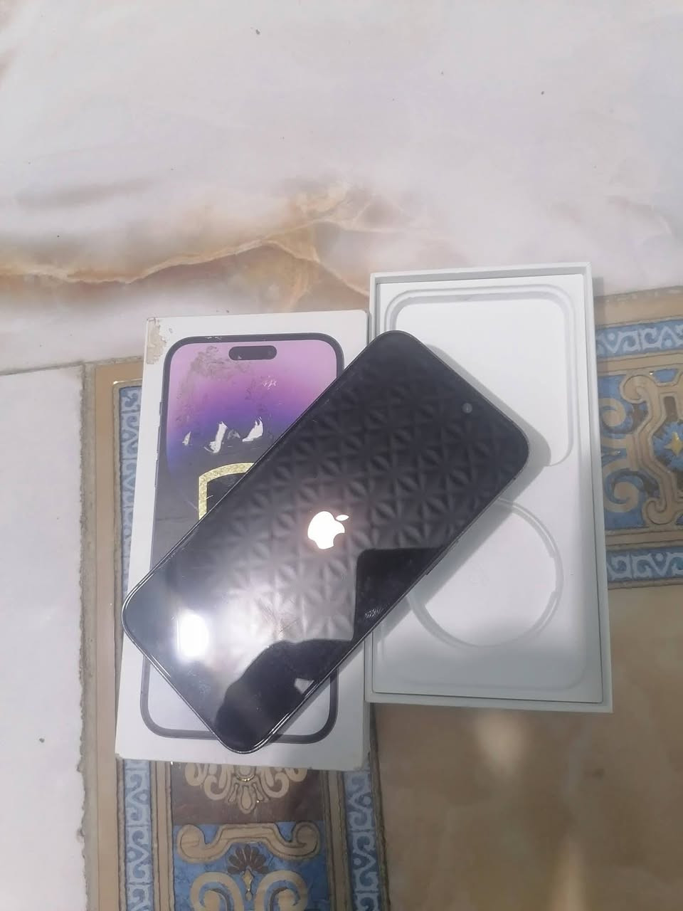 ايفون ١٤ برو ماكس
بطاريته ٧٤ ابلاديه لا مرفعه ولا ملعوب بيها 
ذاكرته ٢٥٦
جهاز دبل سيمكارت ( خطين )
شرق أوسط
مكاني ناصريه مركز
*********** واتساب
