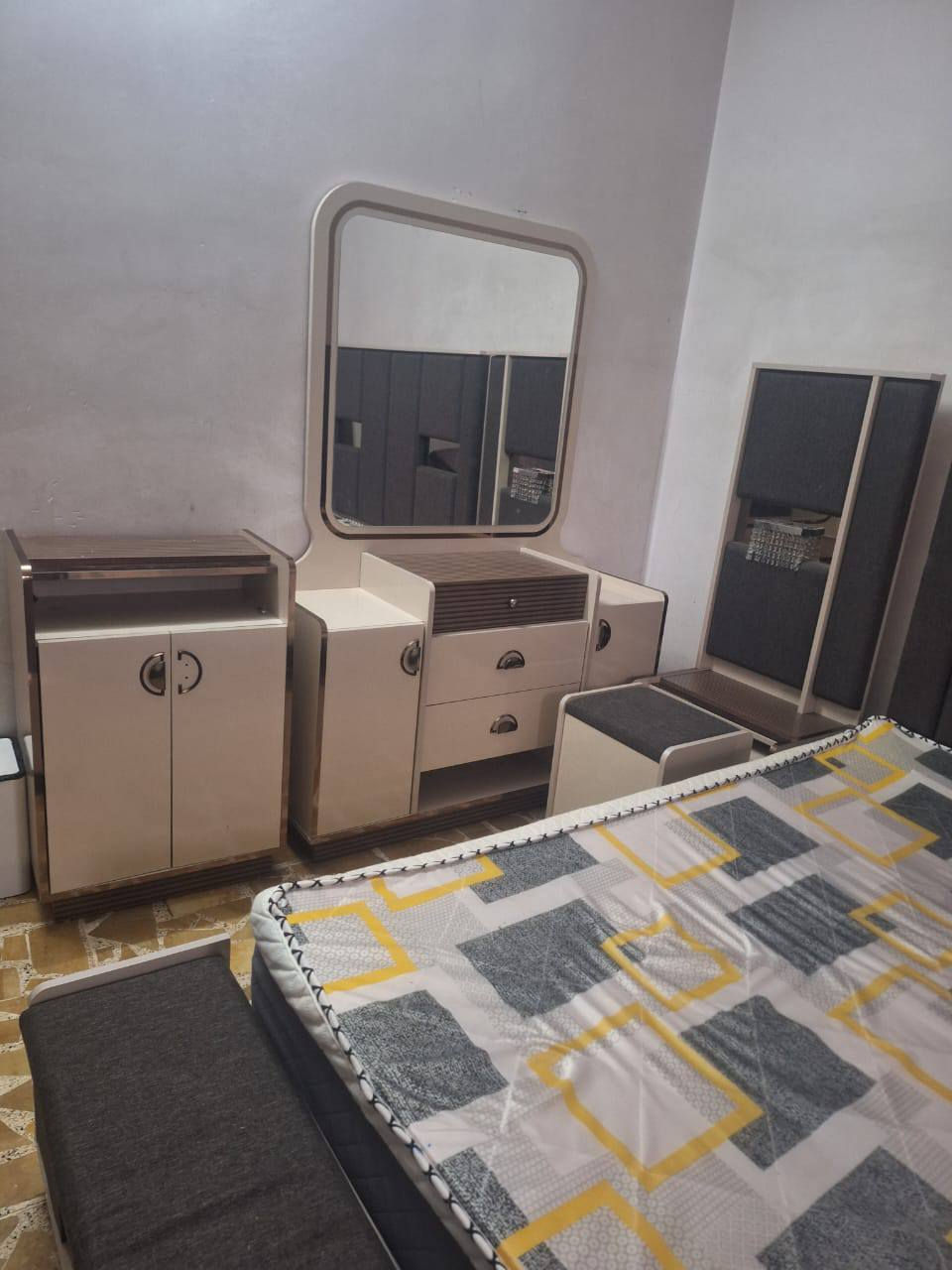 سلام عليكم هاي الغرفة للبيع الي يشتري يجي خاص


**إذا كنت صاحب هذا الإعلان وتريد حذفه لأي سبب، رجاءا أرسل رسالة إلى الدعم الفني**