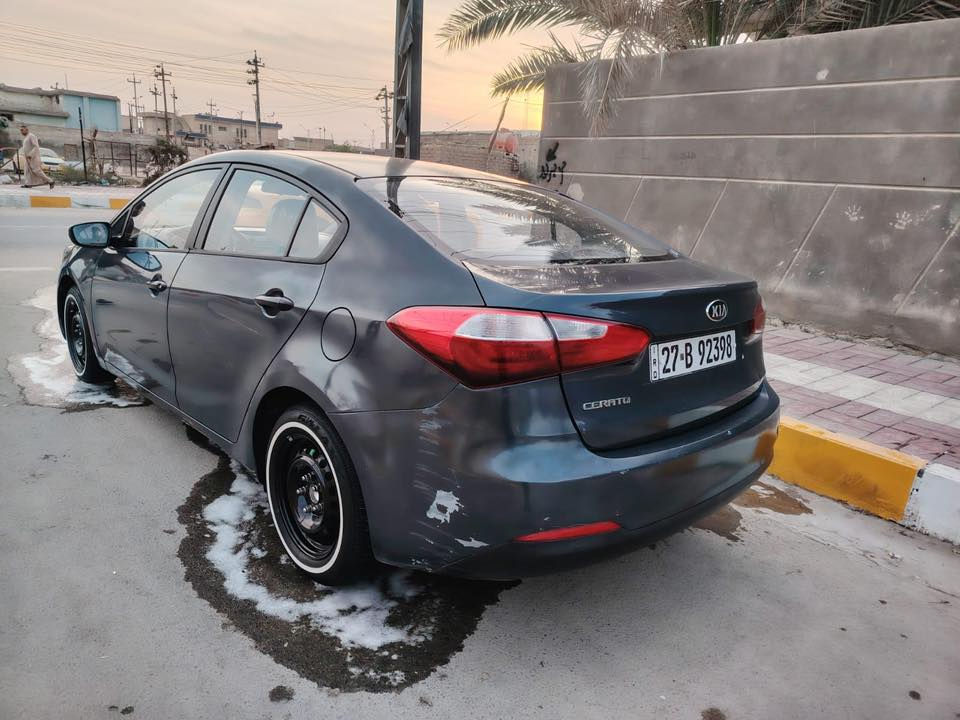 كيه سيراتو ٢٠١٥ خليجي
بيهه جاملغ الخلفي بي ظربه بصيطه وبارد بل باب  وبنيد مبدل اثر حادث بسيط السعر 100 بيه مجال وبيهه مجال حك ***********
