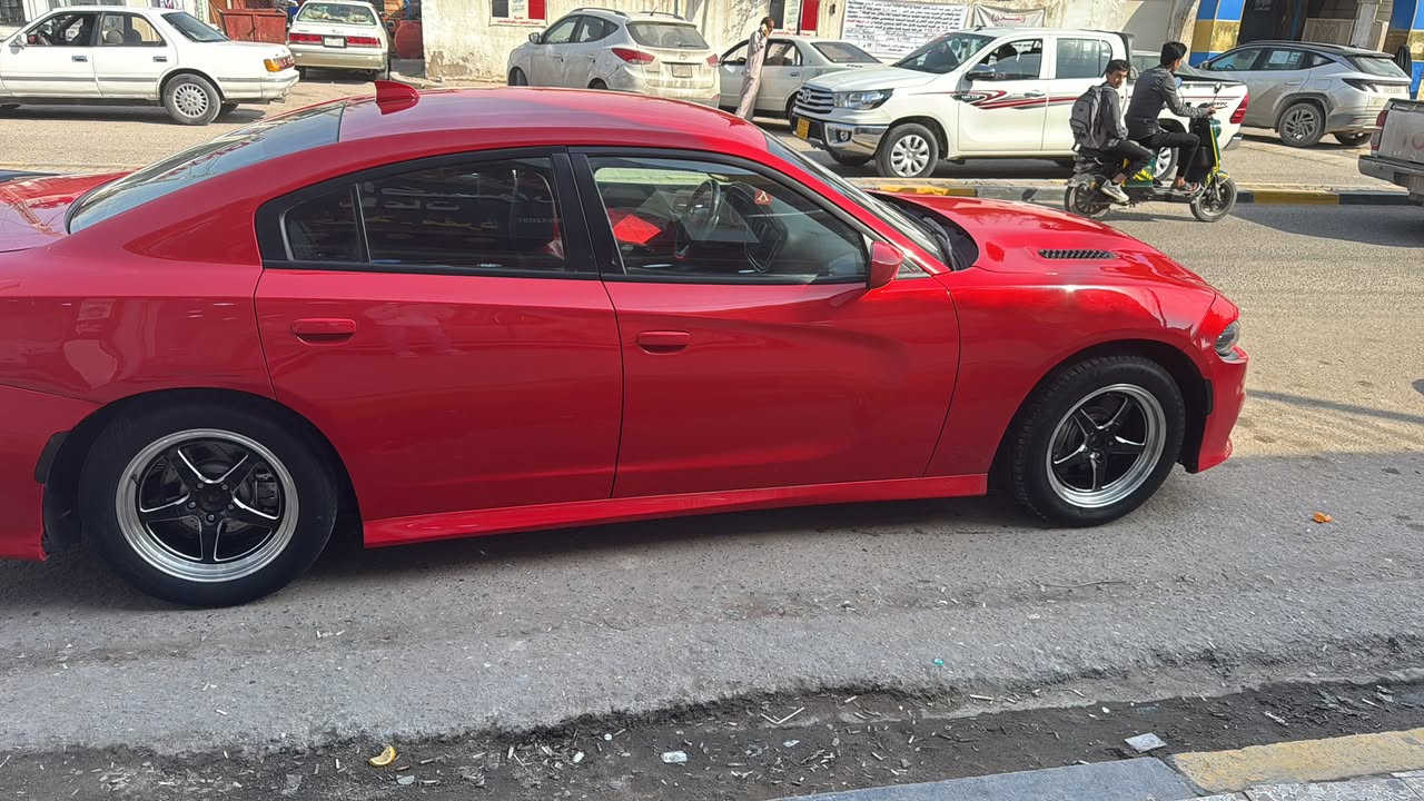 سلام عليكم جالجر 2018 اصل حادثهه سطحي مثل ما وضح بلصور سياره مكينه وكير كارتون ستوني شادهن بيهه صبغ قطع تبديل فقط جاملغ ايمن اصلي وكاله وبنيد محدث 
سياره جاهزه للخير يرادلهه دوشمه كشنات فقط للعلم السياره جانت مشدود عليه كت وايد بدي وانه شلعته وصبغت صبغ درجه اوله السياره مكفوله من الشواصي والتكم والغود ما بيهه نقص اي شي جاهزه لل اخير 
ما متواجد علفيس
السعر 187$ وبيهه مجال
مكان السياره البصره الجزائر
***********
