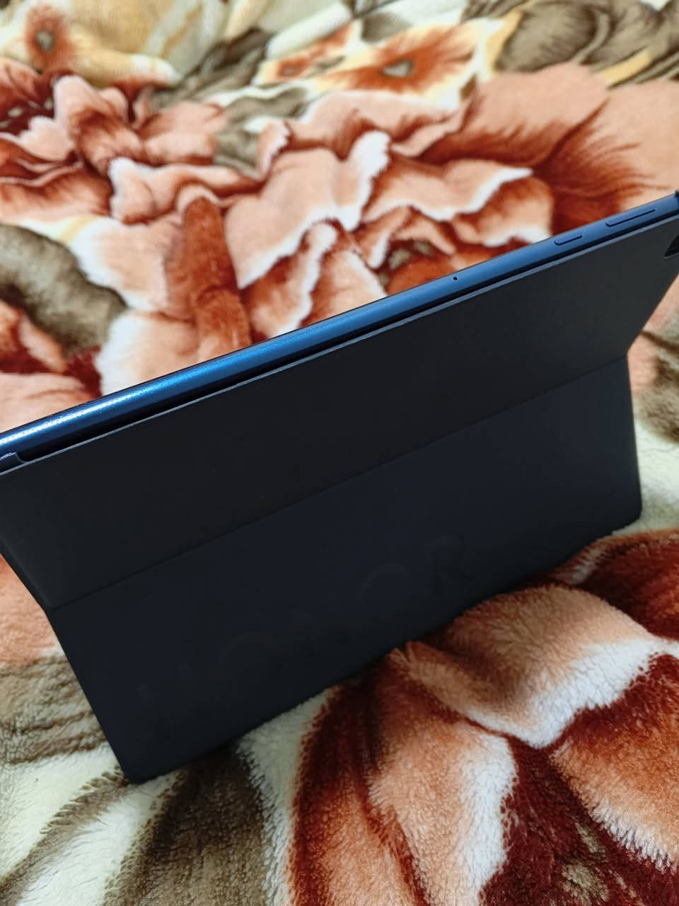 هونر باد X8 جديد مستعمل شهرين فقط للافلام للبيع السعر 150 الف للتواصل *********** واتس او اتصال موجود معانو كارتونتو + كفرو الاصلي
