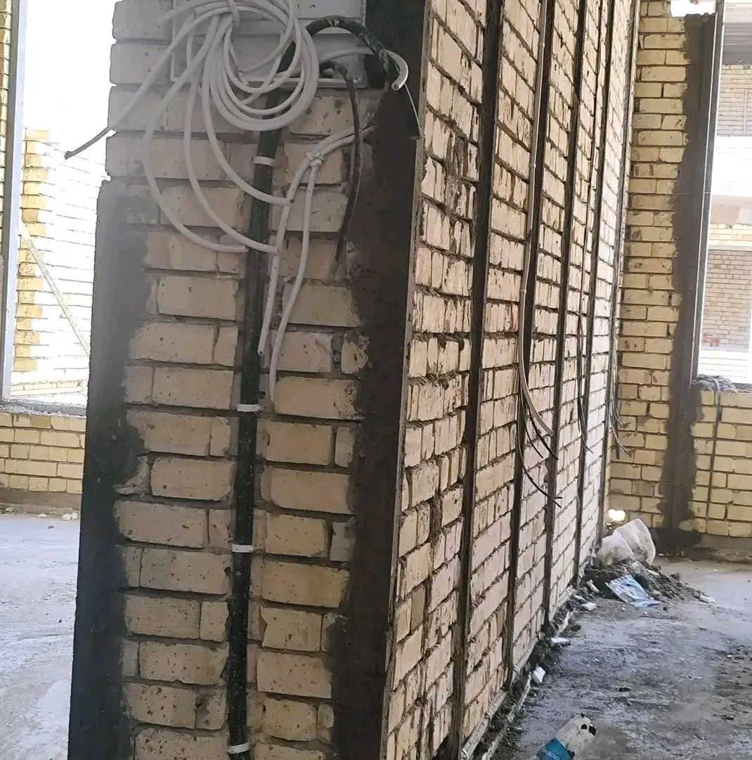 سلام عليكم  لبخ سمنت خشن سقل ناعم  تشميع  جص  جوده عاليا كادر مختص كل مايخص البخ    وبناء ممرات وسبتتنك  للحجز والاستفسار مراسلتي ع خاص او  الاتصال ***********
