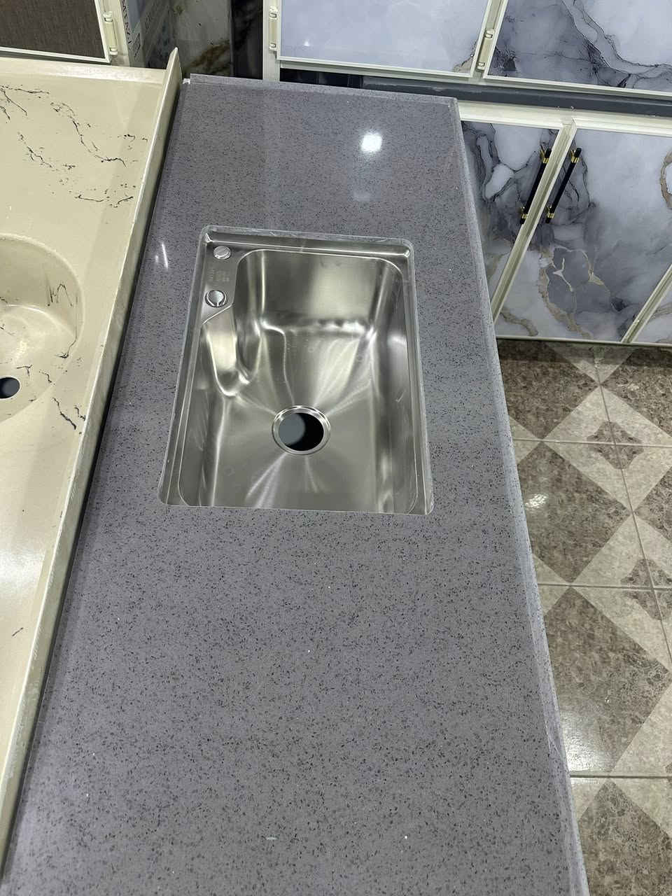 سنك كوارتز مختلف الالوان
التاميم ركن آلمدينه معرض أثاث بيم
***********
