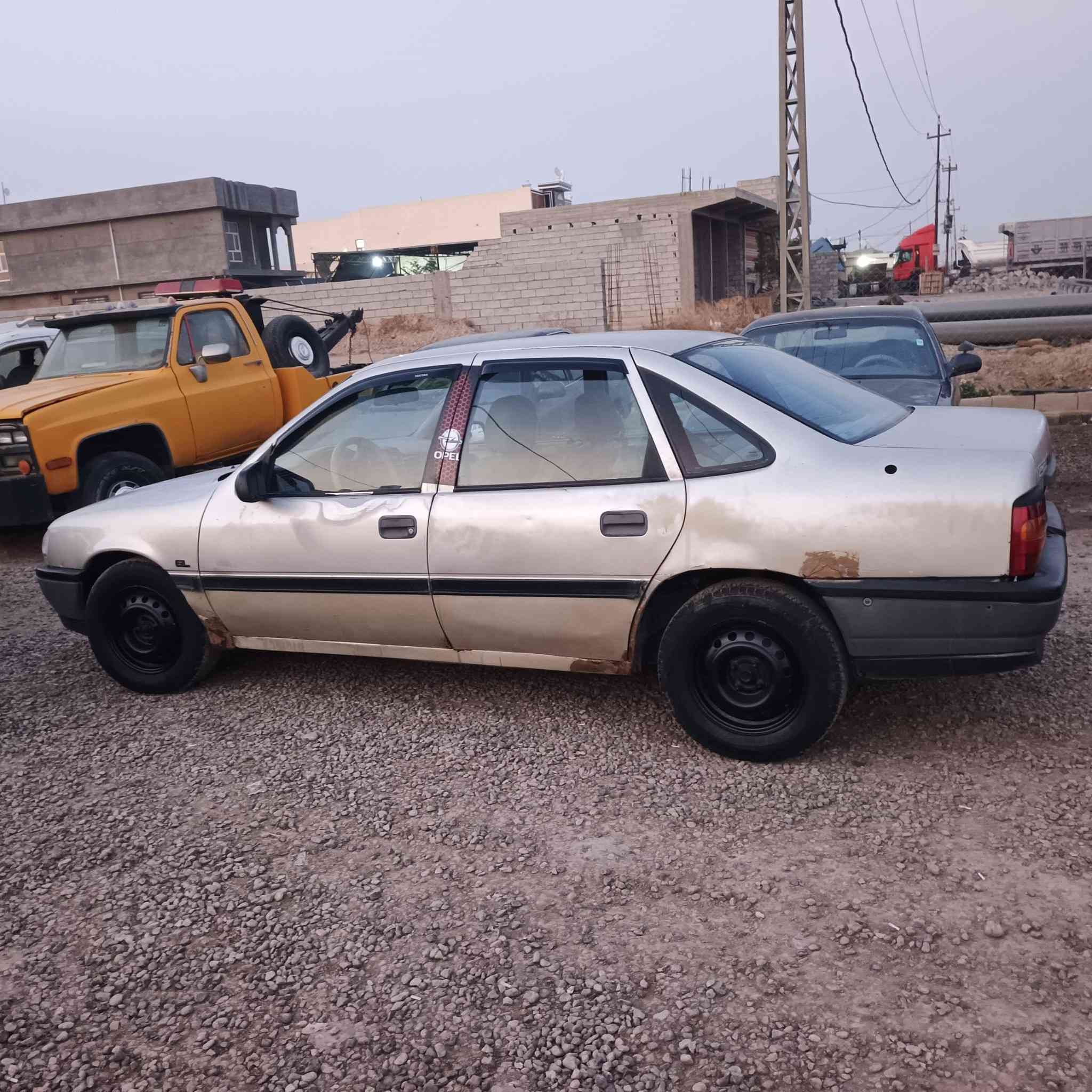 السلام عليكم سياره للبيع كير مكينه نضيفات رقم ديالى سنويه ما صاقطه شرط تحويل موديل ٩١ مكاني خان بني سعد *********** السعر ٢٦ تفاصيل داخل المنشور
