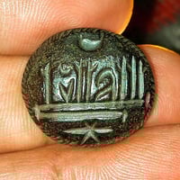 عبد يماني • خط كوفي • حفر يدوي