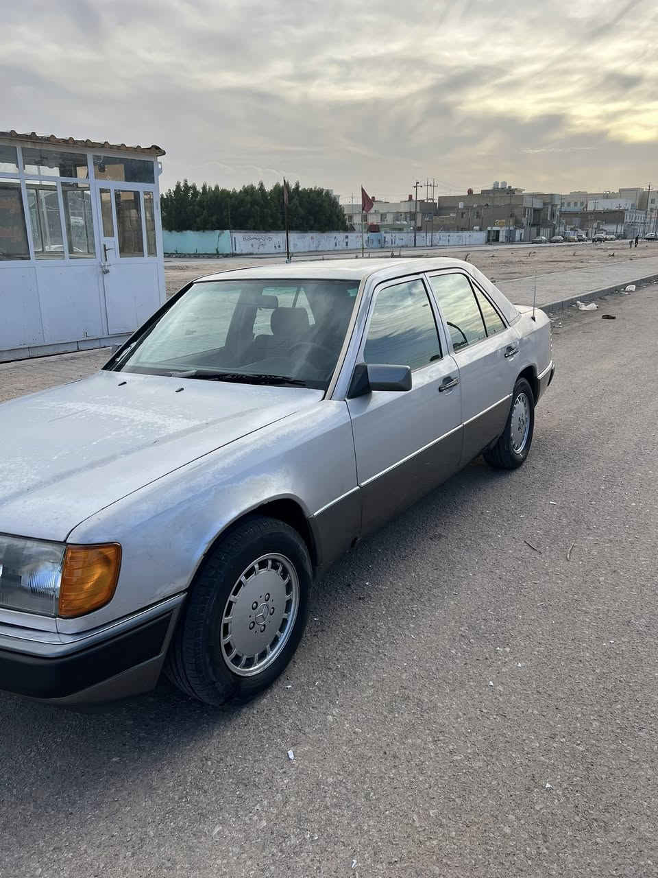 سلام عليكم مارسدس  دب للبيع رقم بغداد مشروع وطني 
موديل 1991 محرك بطه 2500 السياره مكفوله من الحادث مصبوغه عام للجماليه خياس ماكو قواعد دبلات عل وضع البلاد السياره جاهزه وحلوه تخم تاير جديد حداديه جديده السعر 55 وبيه مجال  قليل 
للاستفسار ***********
