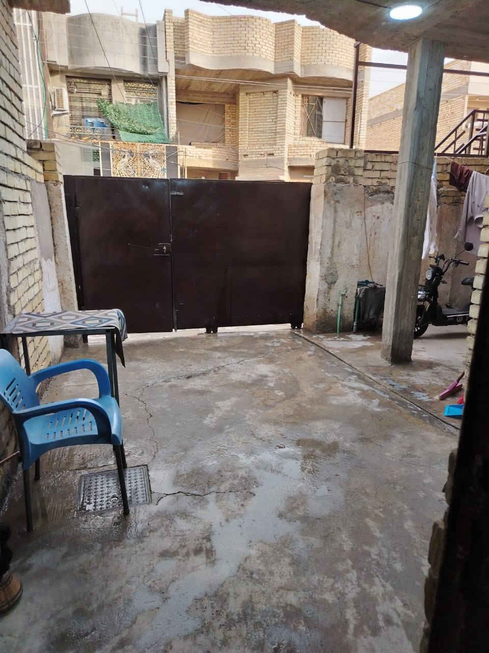 ١٥٠م للبيع حي الجهاد الحمدانية 
طابقين ونص ٥ غرف نوم 
سعر مناسب 
الاستفسار 
***********
