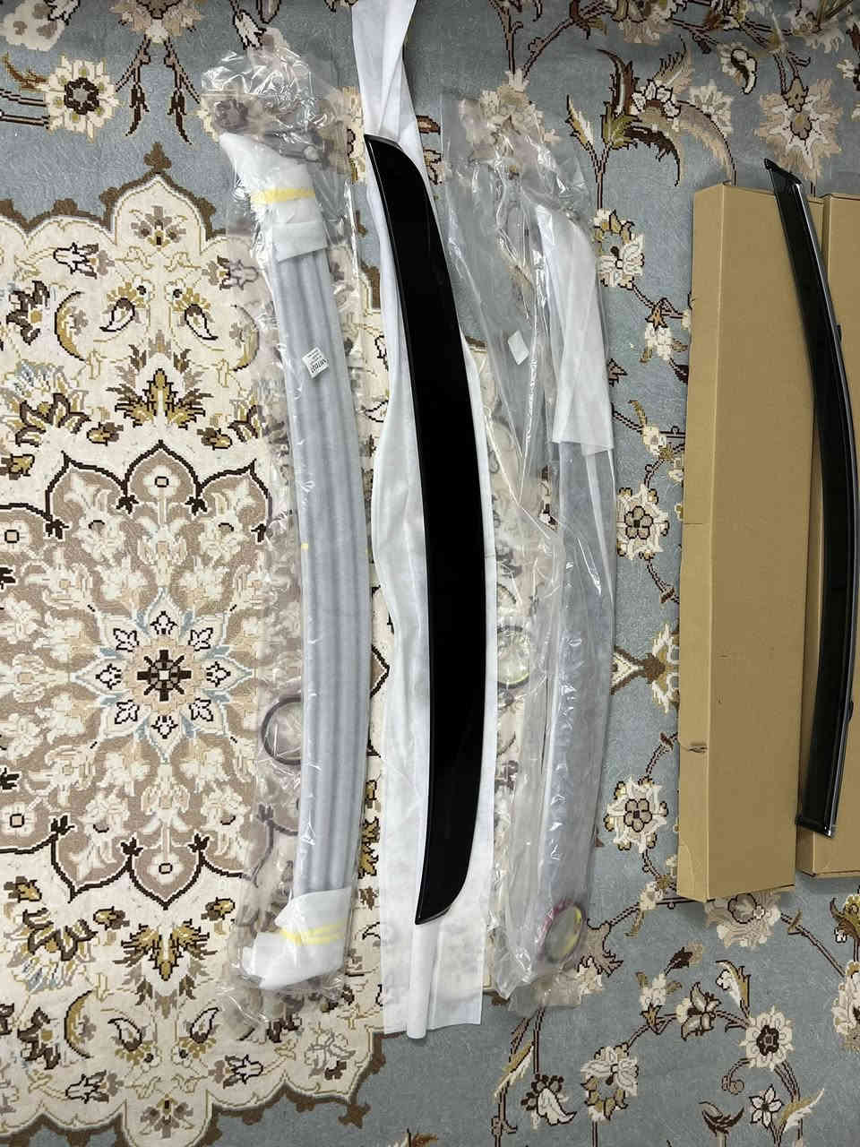 سڵاو هاوڕێیان ئەم ئەشیایانەم بەردەستە  ببورن هەنیکی تەواو بوو بوو ئیستا بۆم هاتۆتەوە لە Aتا Z
ئەوت تۆ ئەتەوی بۆ جوانکاری سەیارەکەت بەردەستە 
نرخ لە ژێر رەسمەکانایە
لەسلیمانیم گەیاندن بەردەستە
***********
