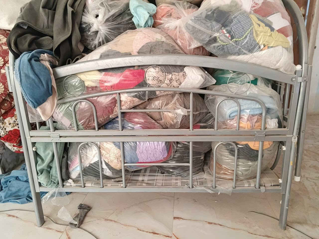 السلام عليكم جربايه اطفال للبيع مع مروحه سقفيه شغاله للبيع العنوان القاسم حي العسكري رقمي ***********
