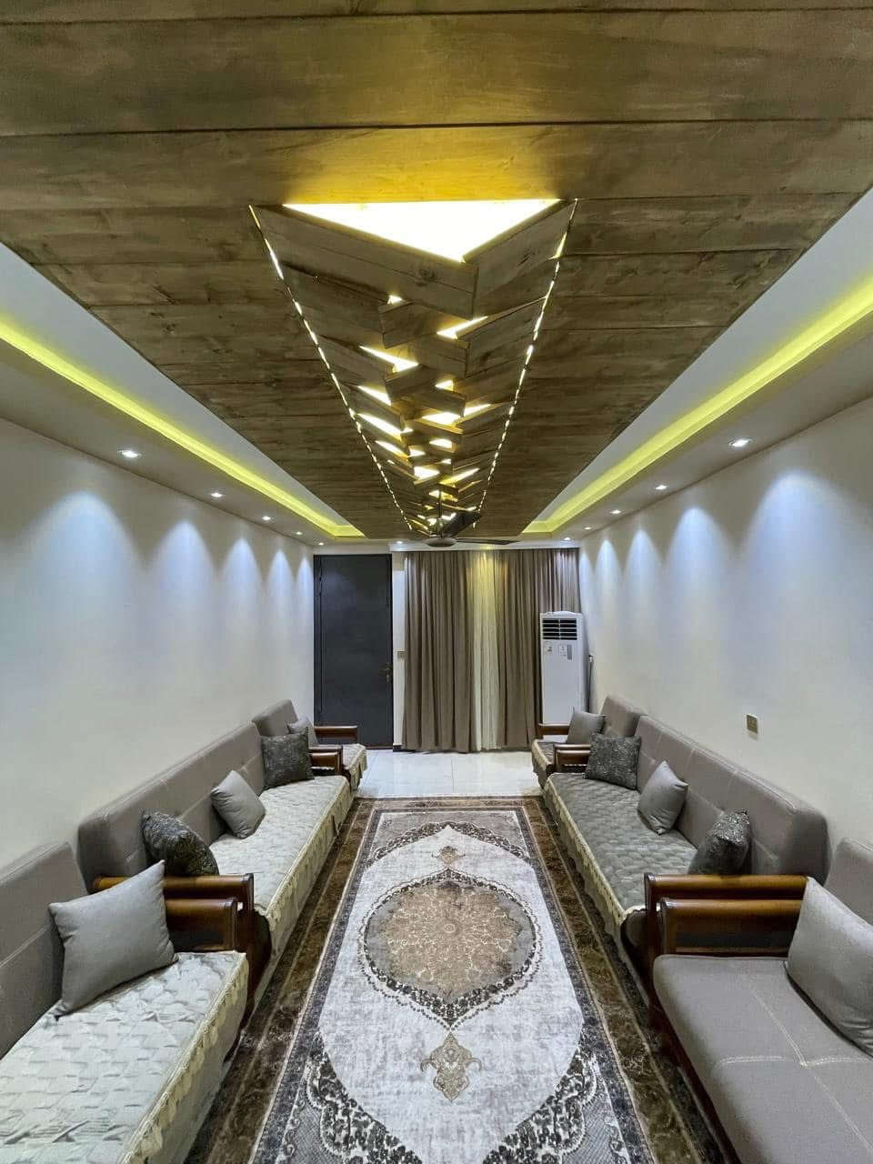 بيت 197م مؤثث #للبيع واجهه 7.30 "بيت رووعة شغل مهندس "
استقبال و صالة و مطبخ و5 غرف نوم وخدمات وكراج وحديقة

#السعر 425 مليون وبي مجال / طابو ملك صرف
الشعب الصحة قرب جامع السلام بظهر التجاري " موقع مرغوب"

***********

