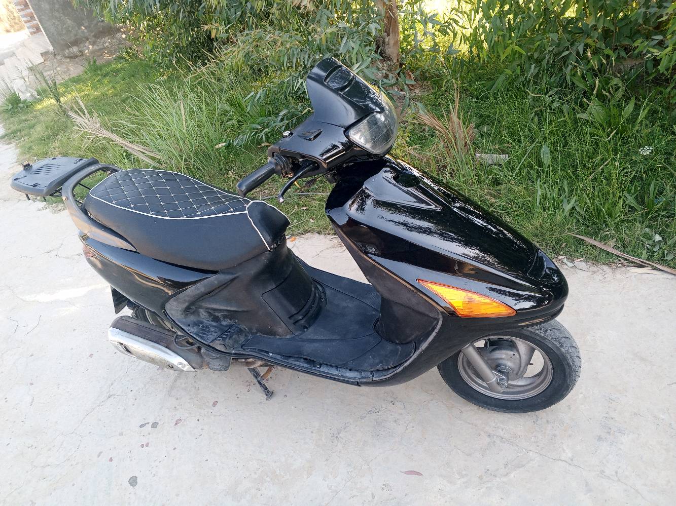 فراشه فحل ماكس حاويه للبيع أو مراوس حسب القناعه 
الدراجه كامله ما نقصه اي شي 