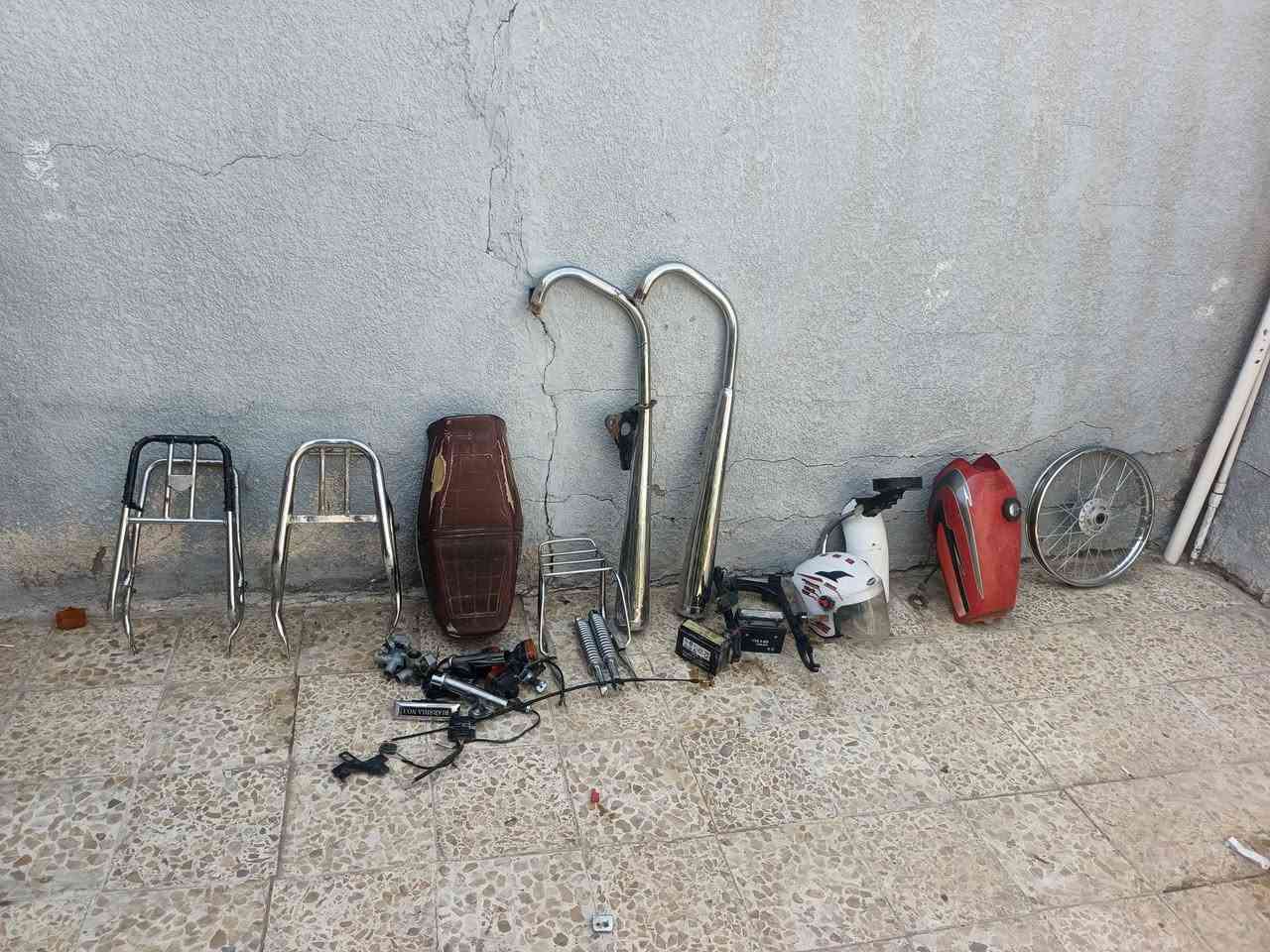 سلام عليكم غراض لبيع كلمن وسعرها  وشاصي اصولي لبيع سعر شاصي 350  وبي مجال   مديل 15 وكيلها  سما بغداد شرط مكفول وراقه شخط ما بيهن جدد الشراي يجي خاص وهاذه رقمي ***********
