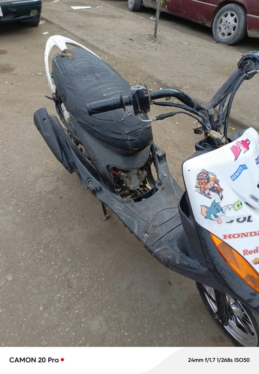 السلام عليكم شباب ماك سعد للبيع دراجه بلاديه بيها خير دخان بغداد بابل معظم السعر 300م***********
