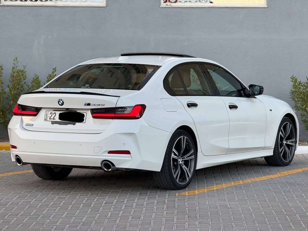 BMW 330i
موديل 2023 
الشكل الجديد 
الداخل الجديد شاشه متصله
السياره فول مواصفات 
🔴فتحة سقف 
🔴كشنات كهرباء
🔴كشنات جلد 
🔴كشنات لون قيسي المرغوب 
🔴قطعتين تبريد
🔴بصمة تشغيل
🔴بصمات ابواب 
🔴شاشه متصله 
🔴فول تحكمات 
🔴رادارات بلمري 
وهواي مواصفات بعد
ماشيه 55 
سونار بلمنشور
مكان سيارة بغداد الكرخ 📍
للتواصل
***********
سعر 283$ بيها مجال بسيط بغداد, العراق
