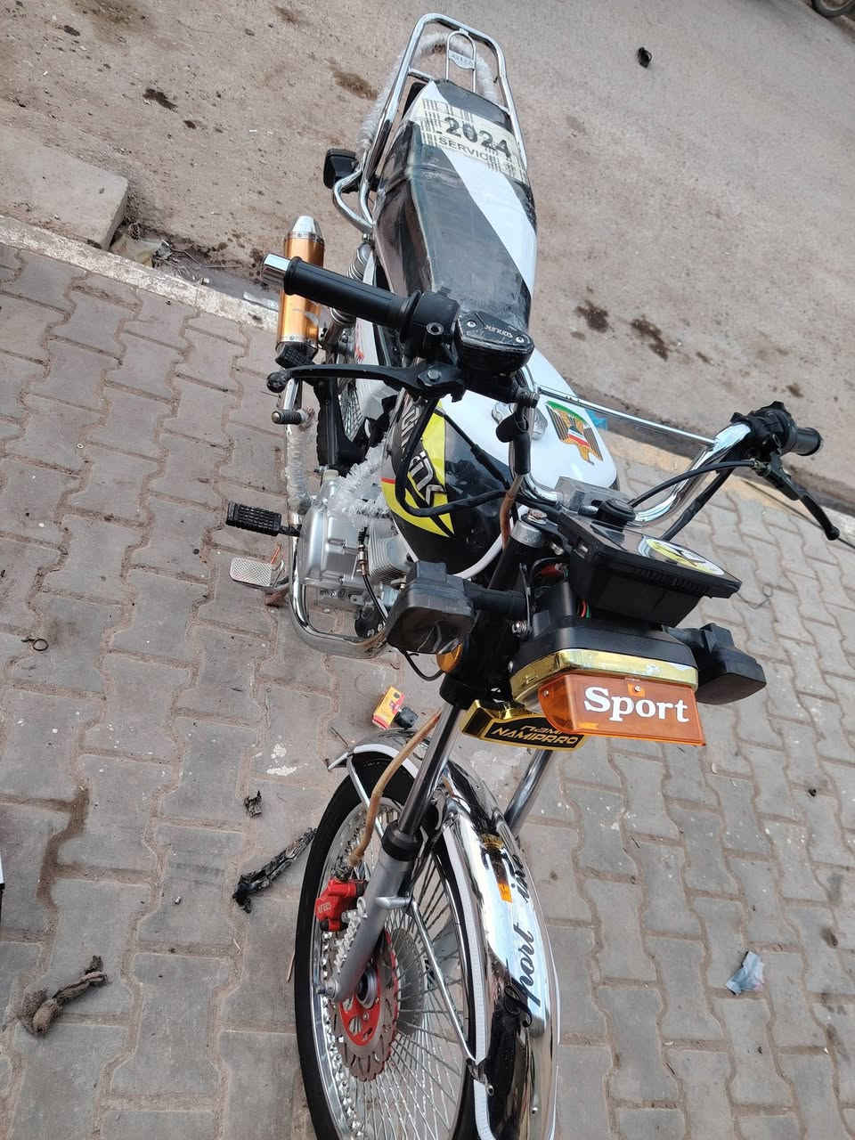 س ع ماطور اربعه كير سونيك الأصلي باب اول نضيف كلش محرك كير كهربائيات دشبول مايشتغل فقط كامل شغال مابي اي نقص جاهزه الدرجه موديل 24  صالنصه رياضي الشراي يجي خاص رقم موبايل *********** المو شراي لا يكسر بل سعر ٦٠٠ وبي مجال
