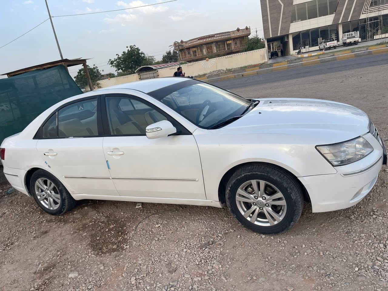 السلام عليكم سوناته للبيع خليجي موديل2010محرك 2400السياره مكفوله كفاله عامه ماعدا قطعتين باب السايق والتكمه بيها معجون فقط التكمه مكفوله من الكص والدك وبل الوقت الحالي البنيد طار عله الجامه وصار بي رصعات رقم بابل السياره بأسمي السعر 100وبيها مجال حك الجيه كلشي موضح بل الفديو ***********العنوان بابل المحاويل
