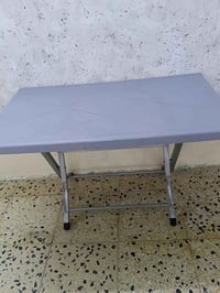 ميز • نضيف • ما بي كسر