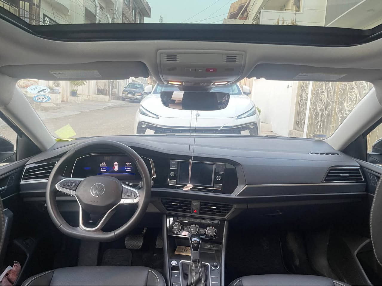 جیتا مۆدێل ٢٠٢٤  
بۆ فرۆشتن و گۆڕینەوە بە سەیارەیەک بە دڵم بێت
  مواسەفات  SE plas  فول فولە بەس ناو ڕەشە
  پانۆراما کوشن جلد کوشن خەزن کوشن کارەبا
 بەسمە شاشە لەمس کامێرە لایتی پێشەوە لید 
تەبریت  ٣ مۆدی لێخورین eco sport normal
کوشن هیتەر car play بلوتوز سوکان ڤۆلیۆم 
تەحدید سورعه usb سیستەم ئەندرۆید
ئۆتۆ بڕێک ئاوێنە کانی ڕادارە راداری پشتەوە
خەتی جادە برێک بەسمە دەرگای بەسمە
دووپارچەی بۆیاخە تەنها بۆنیدو چەمەلەخ 
ئێرباگی سیستەم کراوەتەوە
 هەندێ مواسەفاتی تریش
گێر و مەکینەی بەشەرت 
٥٠٠٠ هەزار کیلۆمەتر ڕۆیشتووە سەیارەکە لۆک لۆکە 
 چاڵ و سارد و شوختی نییە چوار تایەو ویلی لۆکی لەژێرە 
رەقەم سلێمانی هەموو شتێکی تازەیە تا ٢٠٣٠
شوێن:سلێمانی
نرخی 195 گەڵاو مەجال
***********
*********** السليمانية, العراق
