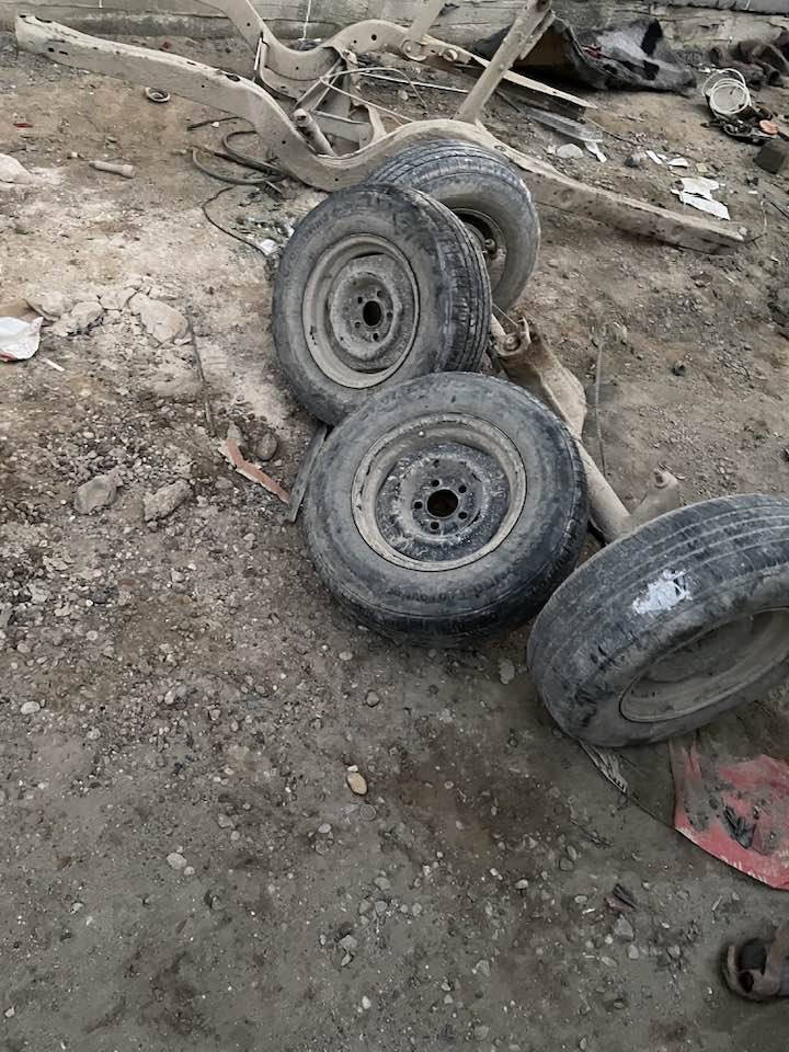 لام عليكم للبيع اكسل زوج تاير ويل شوفرليد كابرس 
شغال السعر 250 وبي مجال  الشراي يتصل ***********
