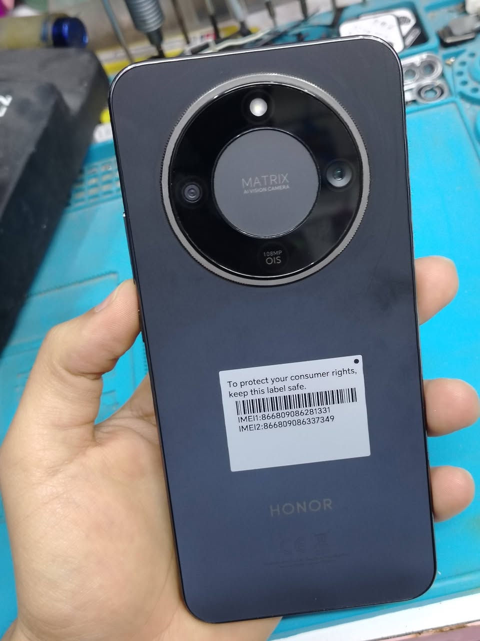 هونر X9d
بدون ملحقات. 
 – جديد واستعمال بسيط جدًا!
📱 مواصفات. 
شاشة كبيرة 120Hz حادة وسلسة
كاميرا خلفية 108 ميجا بكسل + كاميرا أمامية ممتازة للسيلفي
بطارية 8300 ملي أمبير تدوم وقت طويل
معالج قوي وذاكرة 256GB + رام 12GB لتشغيل الألعاب والتطبيقات الثقيلة بدون تأخير
تصميم أنيق وخفيف على اليد
💰 السعر: 350 –  مع مجال قليل.


**إذا كنت صاحب هذا الإعلان وتريد حذفه لأي سبب، رجاءا أرسل رسالة إلى الدعم الفني**