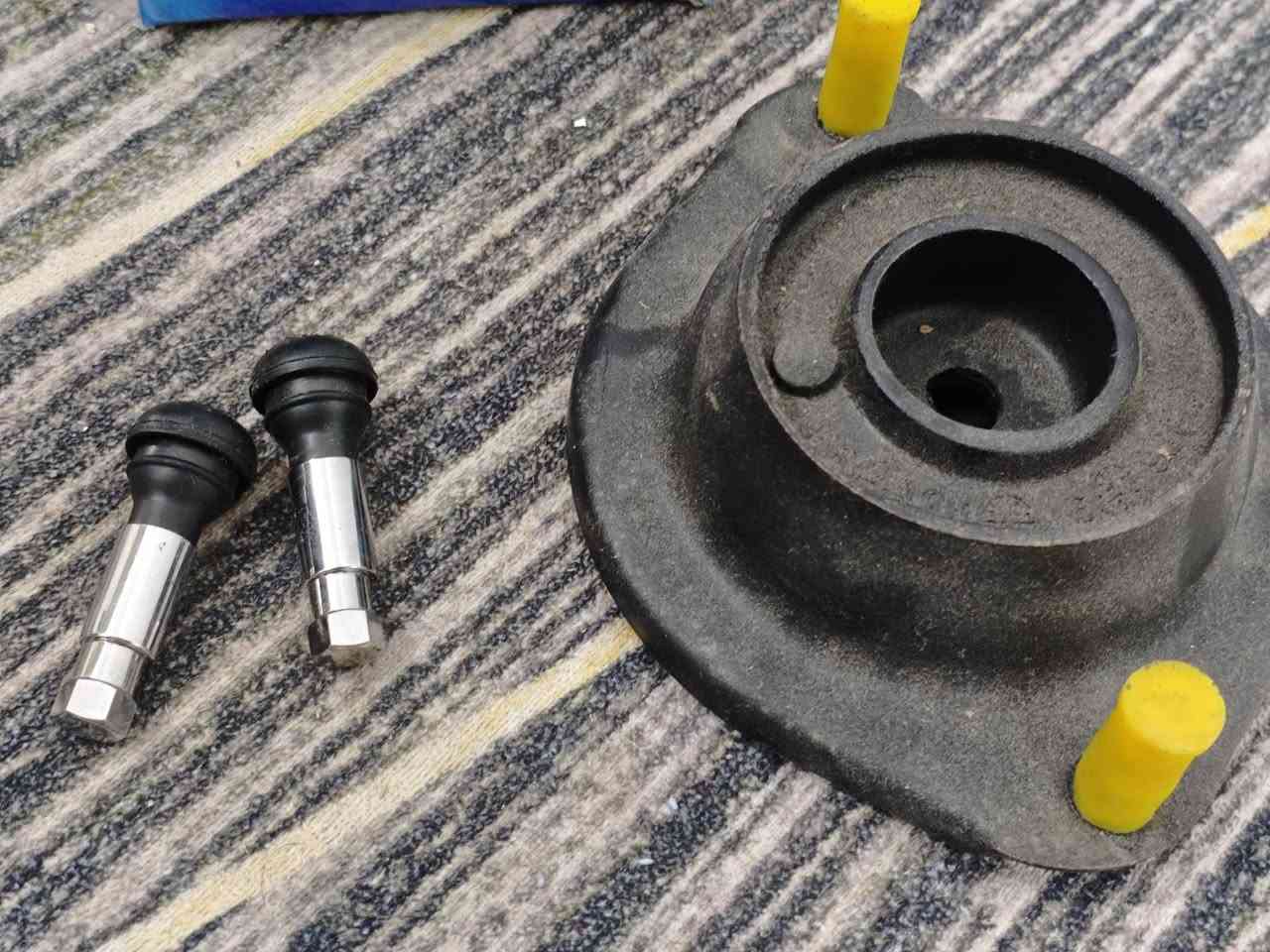 السلام عليكم
زوج تايرات سايبا جدد مامستخدم كما موضح بالصور للبيع  ايضا سيم كلج سايبا كامل مع ملحقاته  ديسك سايبا اصلي للبيع مكاني بابل الحله مركز المدينة للاتصال ***********
