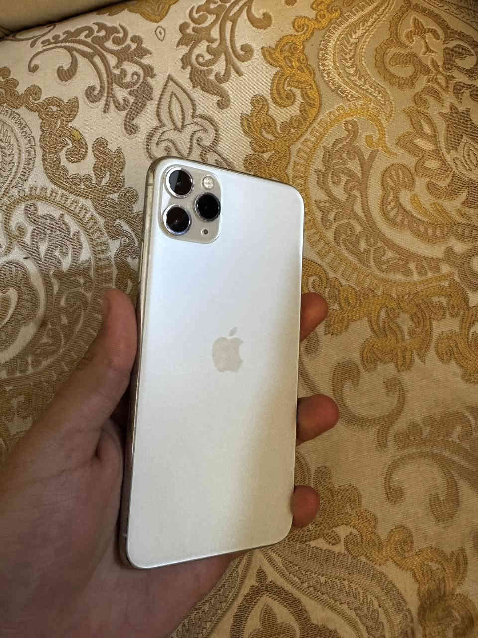 آيفون 11 برو ماكس..لون ابيض 

جهاز شرط كفالة بلادي ما مفتوح نهائيا ع وضع البلاد ما مبدل بي اي شي وتر بروف .

بطارية 82%…ذاكرهه 256

مكاني نجف حي السلام 

السعر 290 وبي مجال 

***********

جهاز بلادي مكفول …

