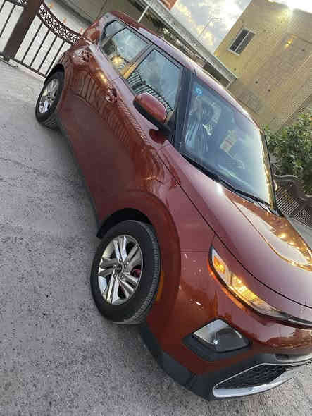 السلام عليكم 
للبيع كيا صول موديل 2021 ماشية 27 حادث خلفي جاملغ وباب الخلفي ورش الباب السايق مطابق لون فقط بدون معجون رقم بغداد مشروع وطني السيارة كل نقص مابيها تخم تاير جديد+باتري جديد العنوان بغداد/الكرخ
هـ(***********)
