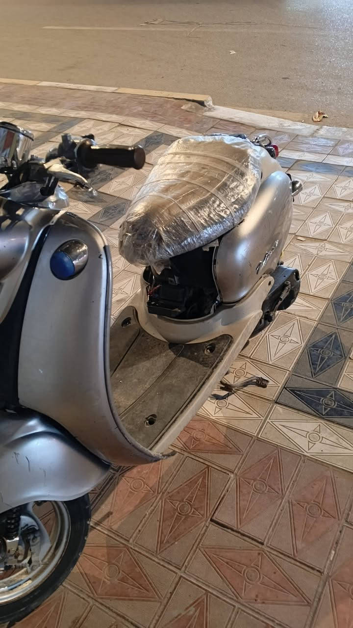 سلام عليكم دراجه للبيع مصريه نضيفه كلش مفتوحه قبل سبوعين مبدل كلاجات ومنضف  كابريتر السعر 250وبيه مجال حك الجيه *********** الستفسار وتساب وتصال بكاني الناصريه مركز
