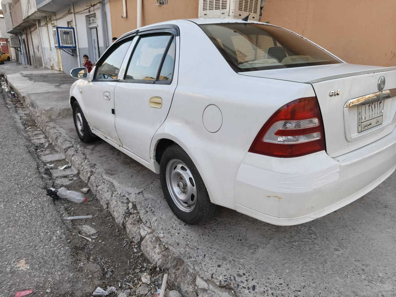للبيع او مراوس سيكي 13 مشروع وطني بسمي سياره جاهزة ونضيفه كهربائيات كلها شغاله تبريد ثلج 🥶 طخم جديد طخم تاير جديد مال جناي بيها صبغ بجاملغ اليمين بدون دواخل الباقي كدام العين السعر 34  ***********
