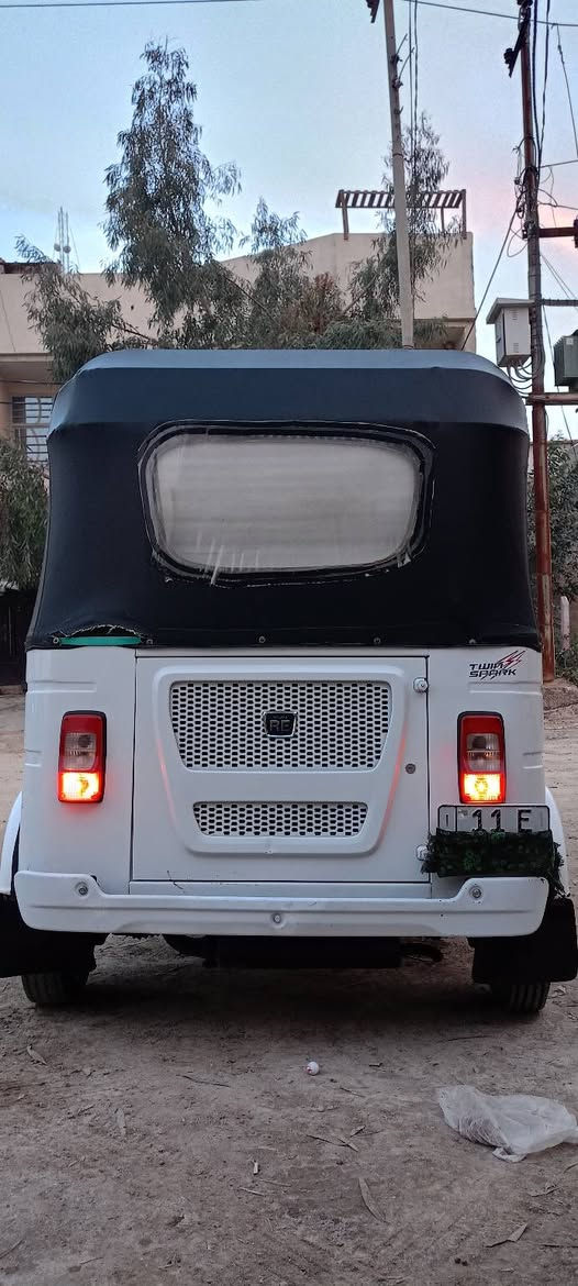 سلام عليكم شباب تكتك موديل 22شهر12 تكتك كفاله عامه كشر ومكينه لوحه وسنويه انكليزي المكان ديالئ بعقوبه مدخل الرحمه متواجد رقم فقط
***********
***********
