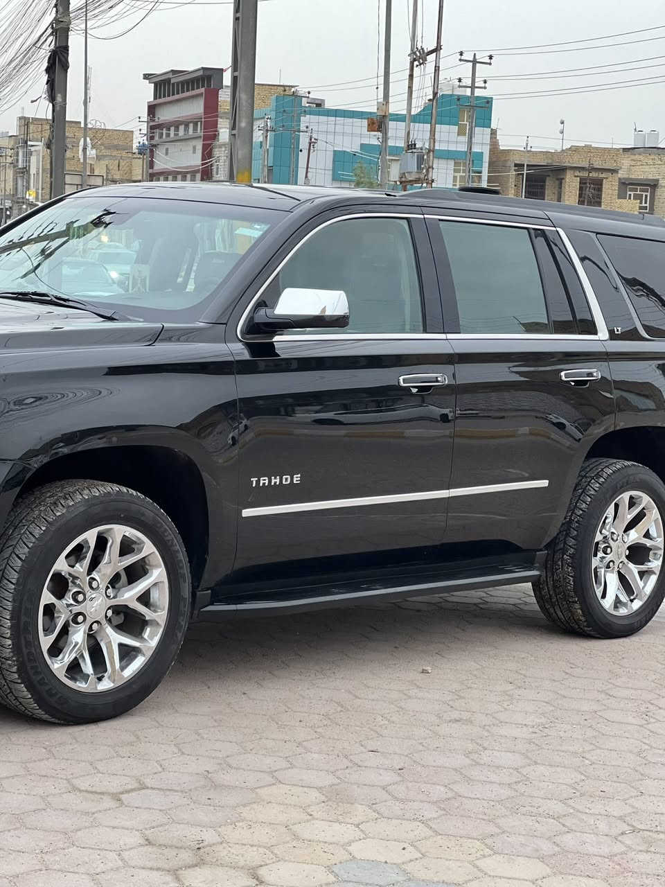 السلام عليكم 
للبيع فقط بدون مراوس تاهو 2017 خليجي وكالة المنصور نص مواصفات : LT 
كراسي كهرباء 3 دكم 
قاصه 
فرس وسطي 
ويل كب بريمر 20
تبريد مركزي 
شاشه كبيره 
كامره دواره 
تحكمات تبريد خلفيه 
رادار 
تنبيه 
نضام السير ع الخط 
محرك 5.3
حساسات 
مري كهرباء 
كروس سرعه وتحكمات 
مانع تزحلق
ليد امامي خلفي 
لايت عدسة زنون متحركه 
كشاف زنون 
سبعه راكب 
السياره مكفوله عامه جديده بمعنى الكلمه 
رقم ربيل الجديد جديد سياره جاهزه 
شرط التحويل  هواي بيه مواصفات حلوه 
السعر 355 وبي مجال 
العنوان ناصريه مركز 
***********
