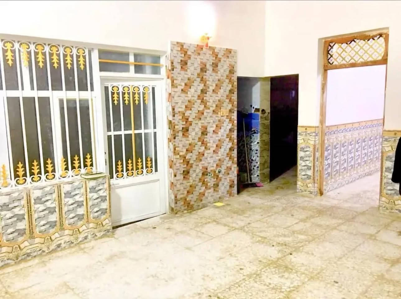 مكتب ولايه علي 

بيت للبيع المساحه 120 متر طابو زراعي سند 25 اقرار محكمة مشمول بالتطويب

الأساس والسقف صب كونكريت مسلح بنيان طابوك 

يتكون من غرفة نوم وصاله واستقبال ومطبخ وصحيات داخليه وخارجيه وطارمه ومكشوفه 

العنوان البراكيه شارع المطار القديم قرب صيدليه صفا عبد الرضا 

السعر المطلوب 33 مليون وبي مجال 

للاستفسار اتصال أو واتس اب 
***********
أبو علي العبدلي
***********
علي العبدلي
