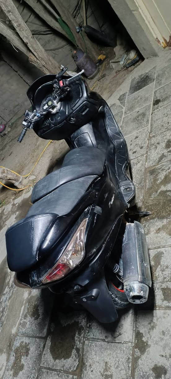 يا الله سلام عليكم 
للبيع فورزه 08 لون اسود
 دراجه حيل نظيفه تايرات جدد 
لاتنقيص ولاتبخير
عليه منضومة زنون ٩٠ الف 
كهربائيات هورن سلف كله شغال 
نكره سلف الدراجه كلجات جدد 
الكشن مدوشم جديد نتيجه تشقق الجلد القديم ٣٥ الف جلد الاصلي 
دراجه تاخذه وراسك بارد كلش حلوه ونظيفه
السعر جدا مناسب 800 الف 
مبايل ***********
