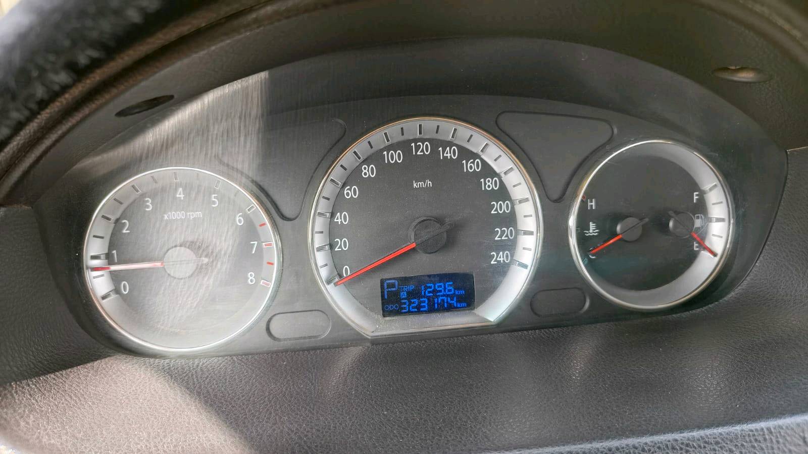 سياره البيع موديل 2010 خليجي المكينه فول كير شاصي السياره بدون سونار ابيع بدون سونار