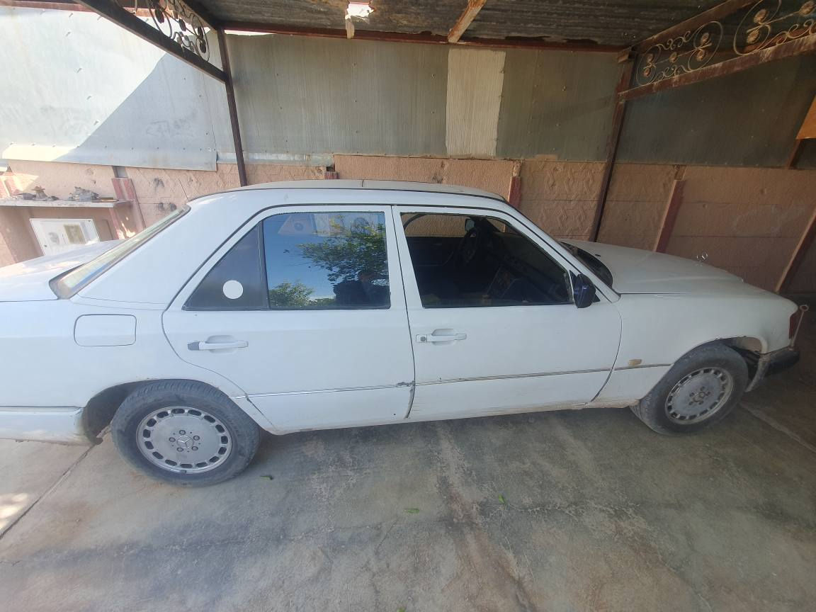 مارسدس دب موديل 1988 محرك بطه ثنين ونص 
رقم بغداد تحويل مباشر مشروع وطني مكان السياره كركوك *********** كركوك, العراق
