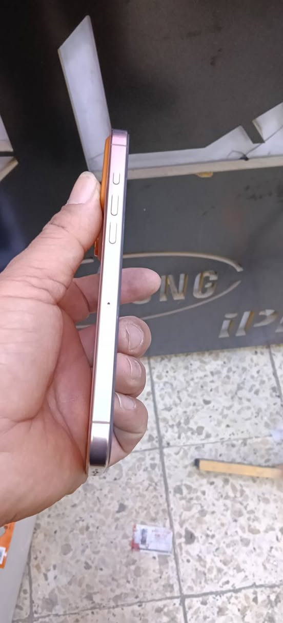 سلام عليكم جهاز ايفون للبيع 16 برو ماكس بس ضهر مكسور فقط ونقطه في الشاشه فقط الذاكرة 256 ولبطاريه91 السعر مليون وبي مجال العنوان مدينه الصدر الكياره***********
