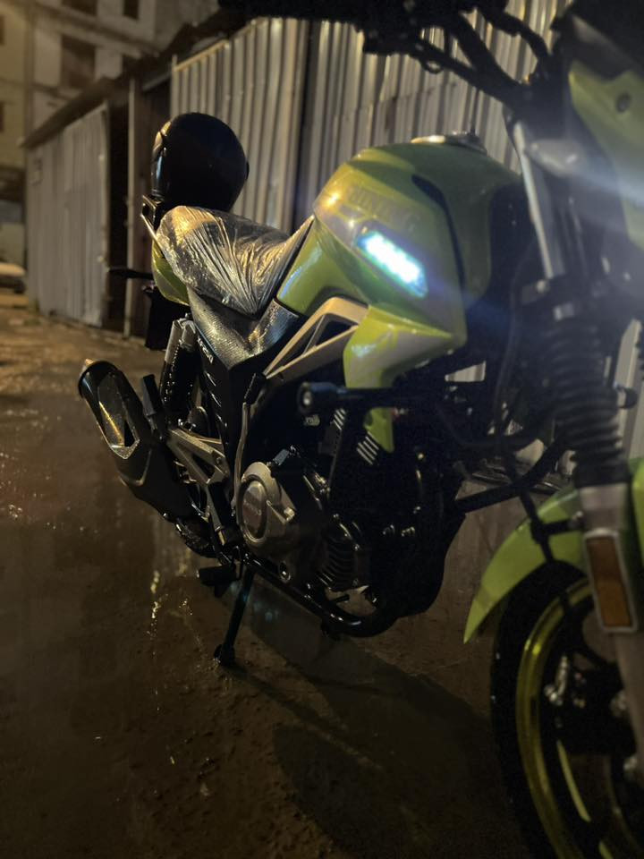 السلام عليكم دراجه شايننك 2024 هستوهه طالعه مماشيه هواي بس للدوام مخليهه مكينه 250cc السعر 2100بيهه مجال حك الجيه  ***********اوراق اصولي مو سنكر
