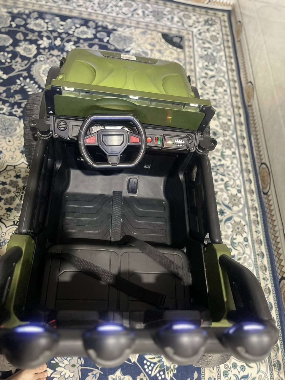 للبيع سيارة شحن اطفال من عمر 4-10 مواطير عدد 4 فور ويل AUX تحكم عن عن بعد تحكم استيرن هورن   اشتريتها 210 أريدها 160✔️


**إذا كنت صاحب هذا الإعلان وتريد حذفه لأي سبب، رجاءا أرسل رسالة إلى الدعم الفني**